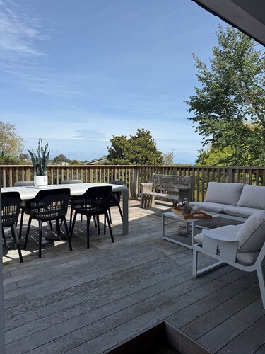 4 bedroom Lakeview Retreat with private indoor geothermal spa