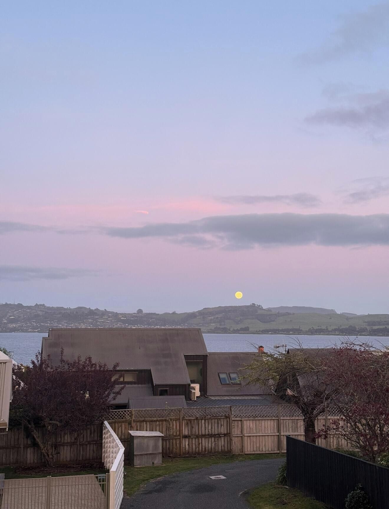 المنطقة المحيطة بالمنشأة