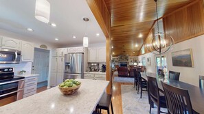 Microondas, horno, parrilla de estufa y lavavajillas 