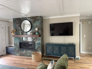 TV, fireplace