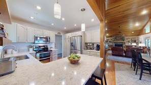 Microondas, horno, parrilla de estufa y lavavajillas 