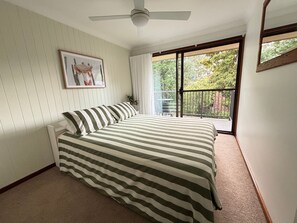 Room - Catalina Cove-From Door to Shore in 2 Minutes (Nelson Bay)