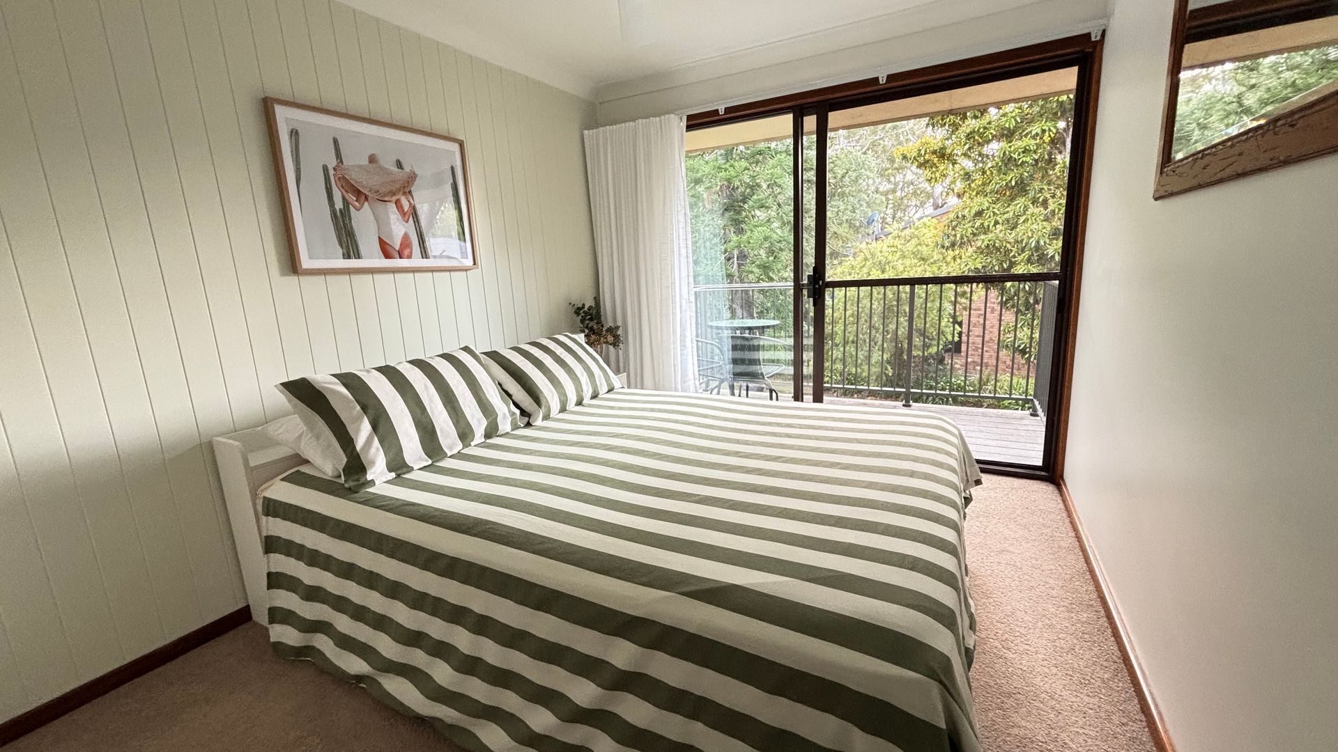 Iron/ironing board, free WiFi, bed sheets