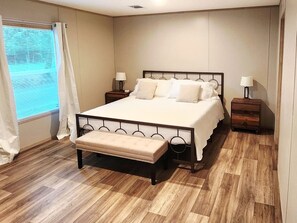 3 soverom, skrivebord, strykejern/-brett og wi-fi (inkludert)