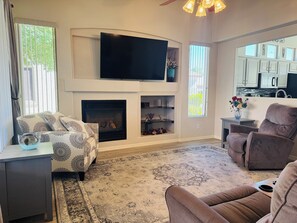 Televisión y chimenea 