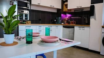 Condo, 1 Bedroom, Accessible, City View | Interior