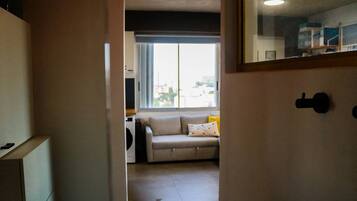 Condo, 1 Bedroom, Accessible, City View | Living room | Books