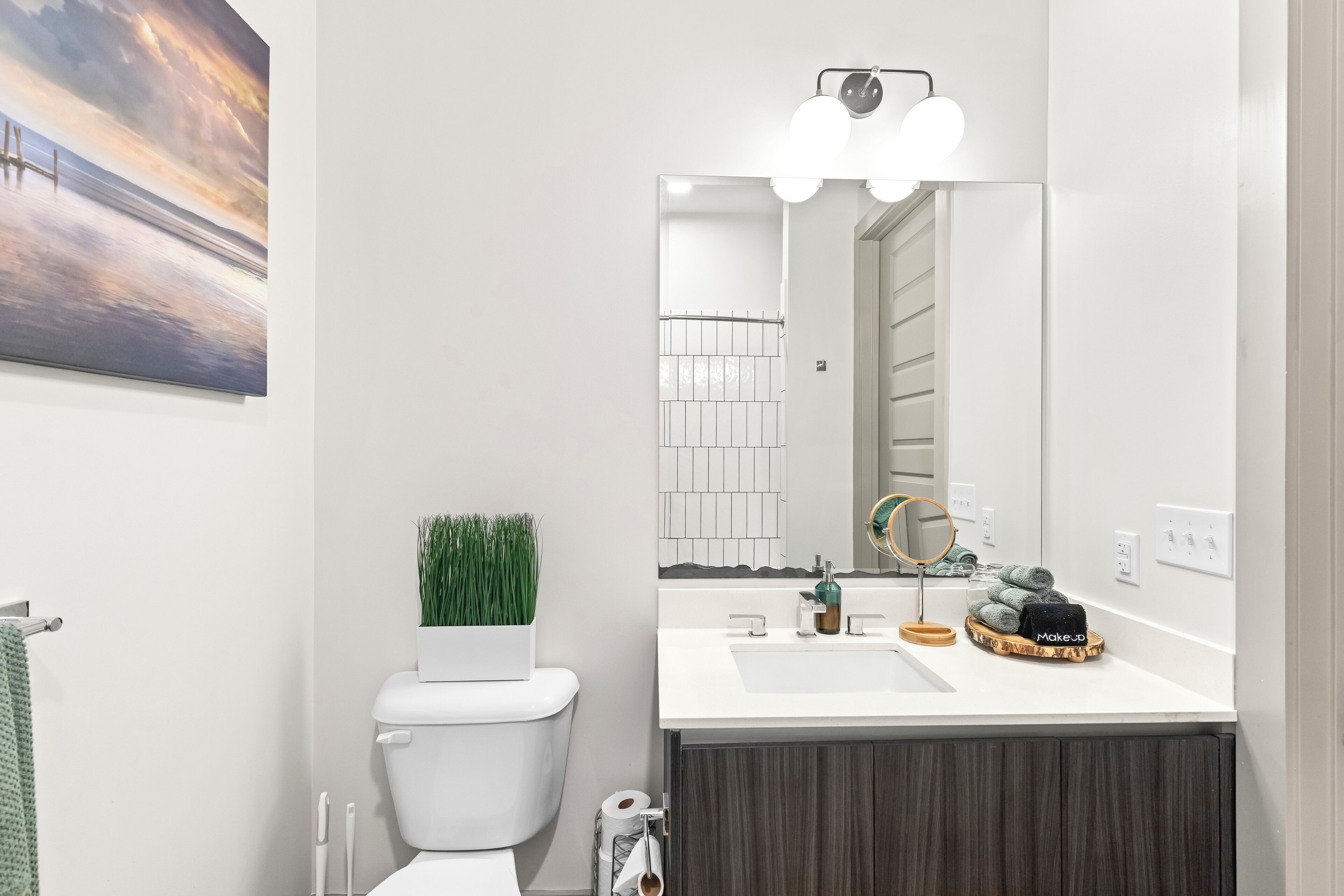 ฝักบัวในอ่างอาบน้ำ, ของใช้ในห้องน้ำฟรี, ผ้าเช็ดตัว, สบู่