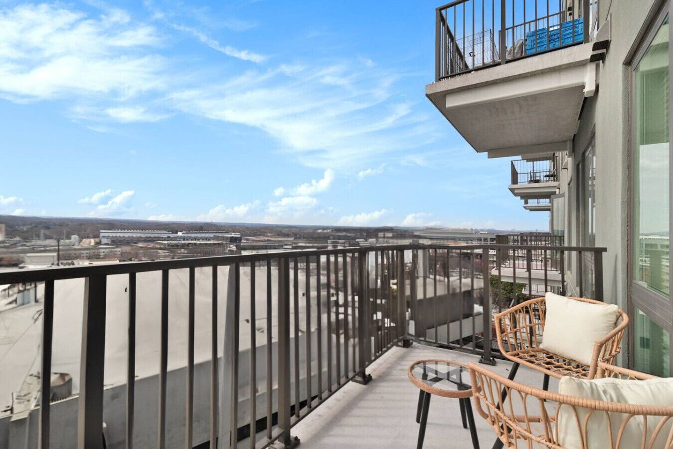 المنطقة المحيطة بالمنشأة