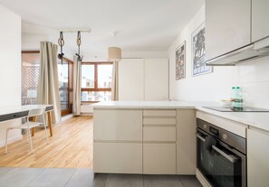 Kühlschrank, Ofen, Herdplatte, Geschirrspüler