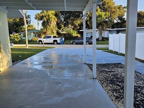 Property grounds - Seaside Serenity-Tranquil Beachside 2-bedroom home in beautiful Ormond-By-Sea (Ormond Beach)