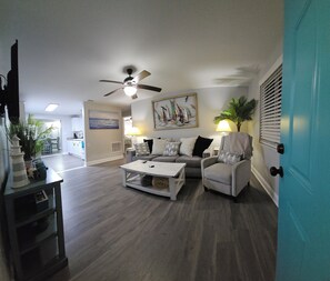 Smart TV - Seaside Serenity-Tranquil Beachside 2-bedroom home in beautiful Ormond-By-Sea (Ormond Beach)