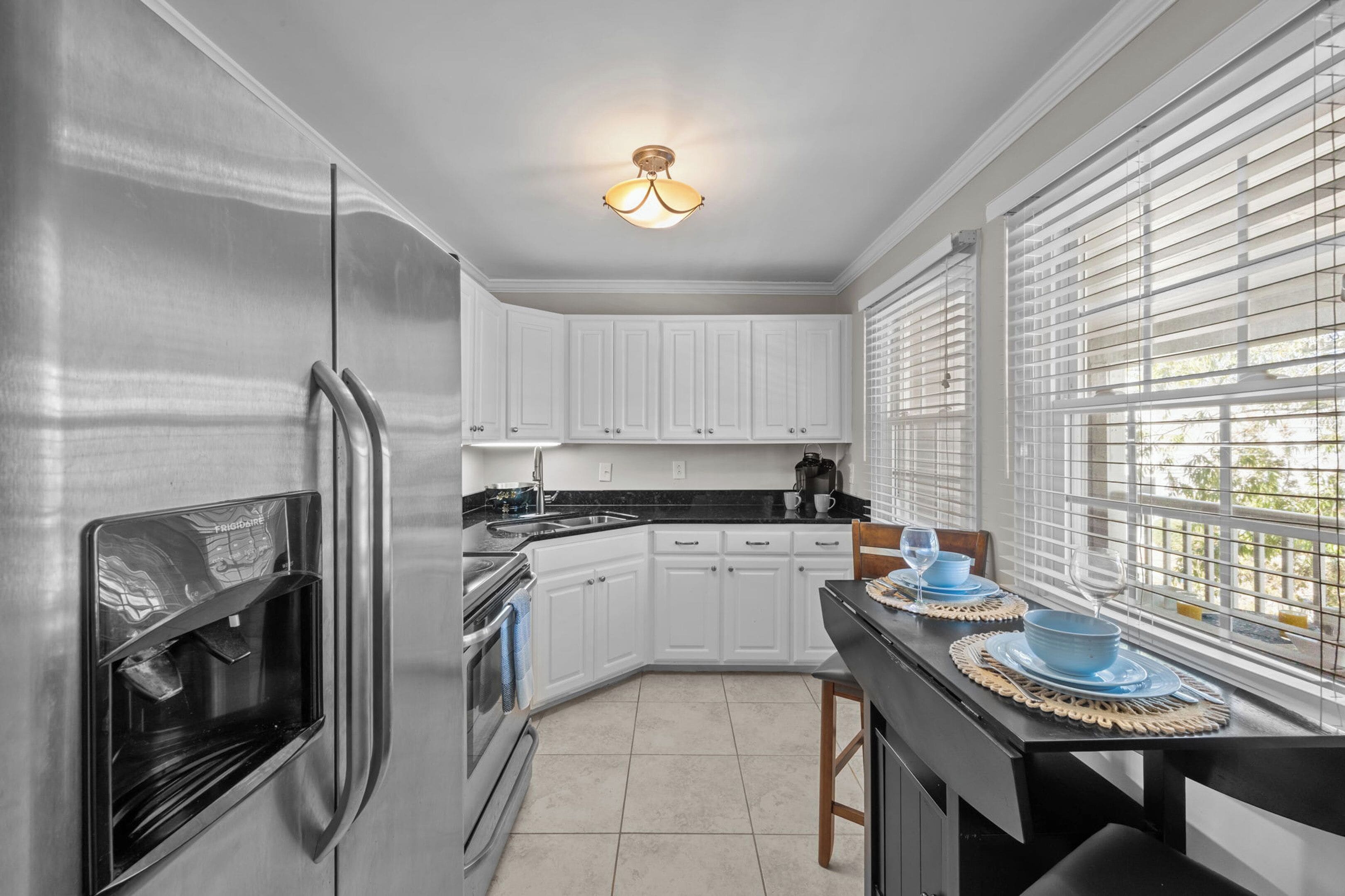 冰箱、微波炉、烤箱、炉灶