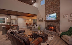 Smart TV, fireplace, books - NEW! Luxury Mountain View Cabin: Outdoor Fireplace w/ TV, Hot Tub (Morganton)