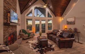 Smart TV, fireplace, books - NEW! Luxury Mountain View Cabin: Outdoor Fireplace w/ TV, Hot Tub (Morganton)