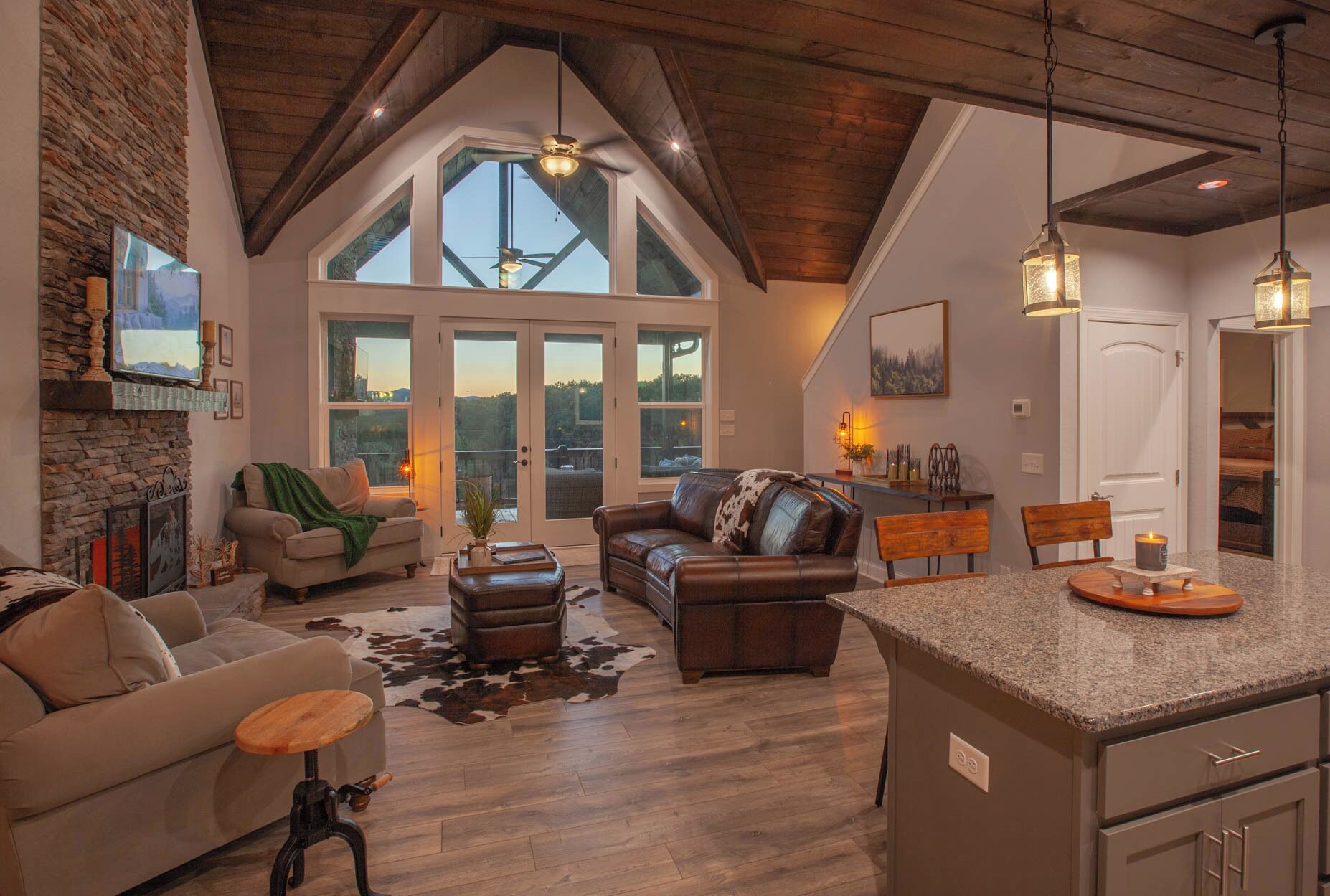 Smart-TV, peis og bøker