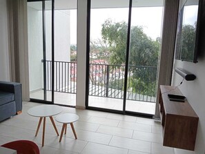 Smart-TV, Tischfußball, Tischtennisplatte, Stereoanlage