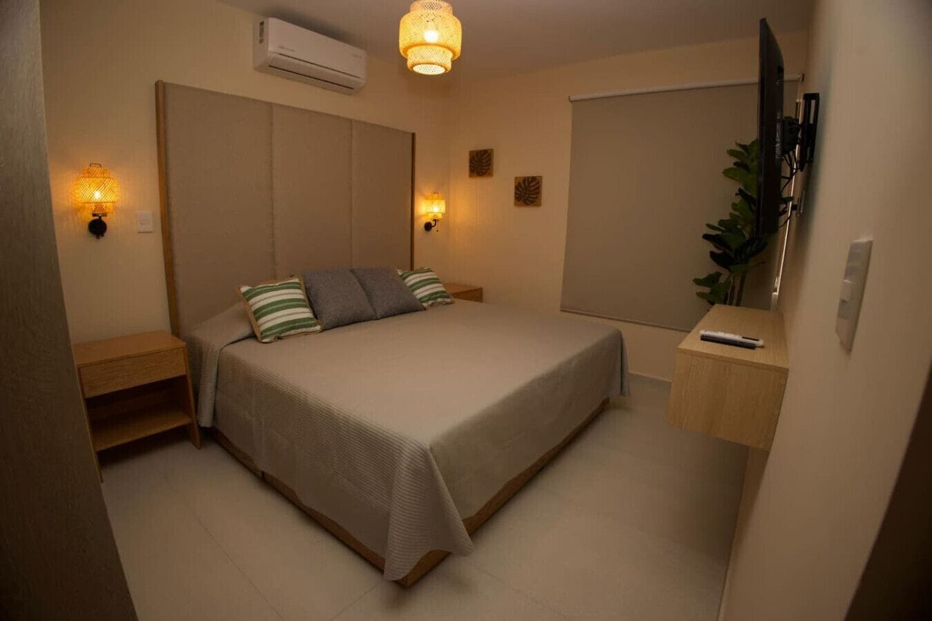 2 bedrooms, desk, iron/ironing board, WiFi