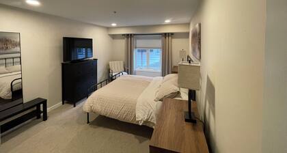 Walkable to Hospital and Businesses Family-friendly- 2 BR/2 Bath Condo w/Parking