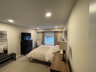 Walkable to Hospital and Businesses Family-friendly- 2 BR/2 Bath Condo w/Parking