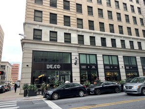 المنشأة من الخارج