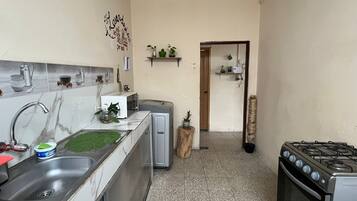 Oven, stovetop, cookware/dishes/utensils