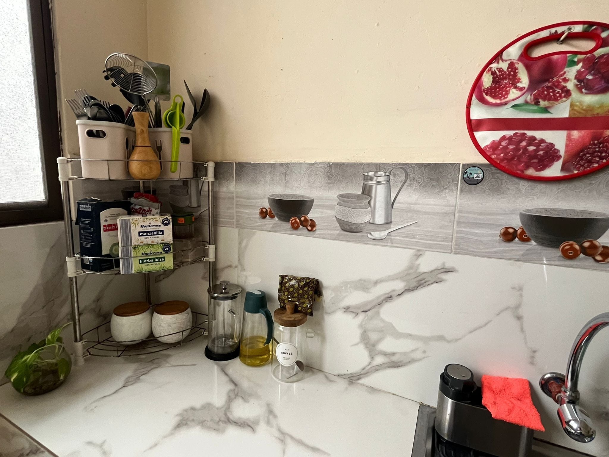 Horno, placa de cocina, utensilios de cocina