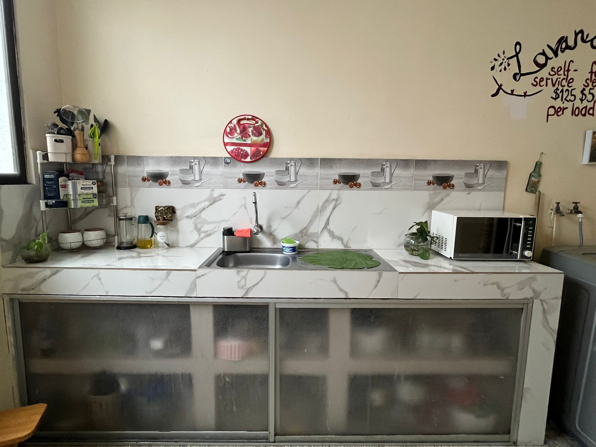 Horno, parrilla de estufa y utensilios de cocina 