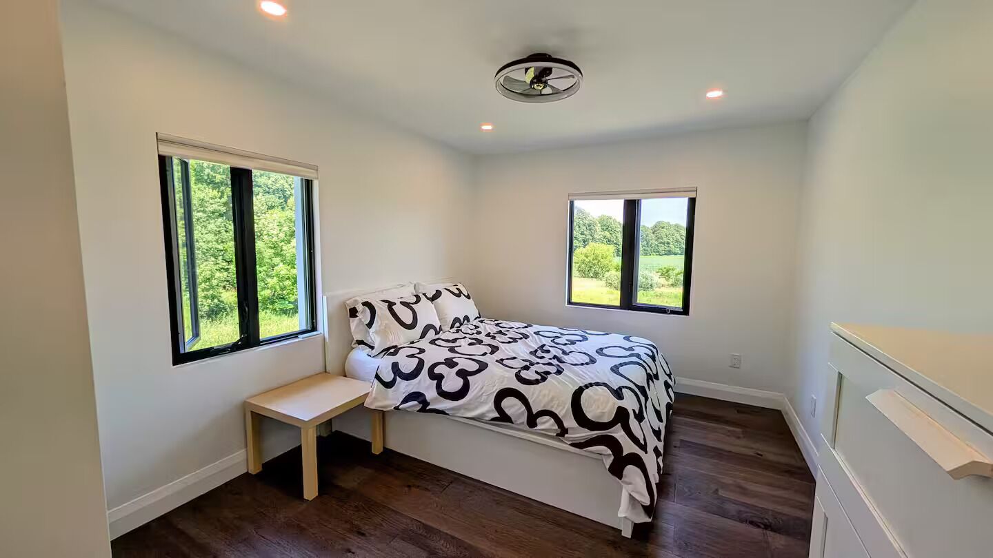 3 bedrooms, desk, iron/ironing board, free WiFi