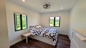 3 bedrooms, desk, iron/ironing board, free WiFi