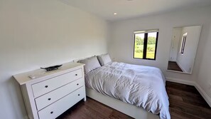 3 bedrooms, desk, iron/ironing board, free WiFi