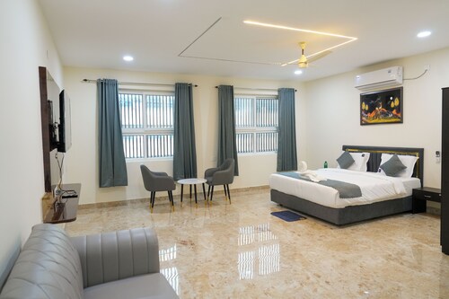 Madhura Luxury Hotels & Banquets