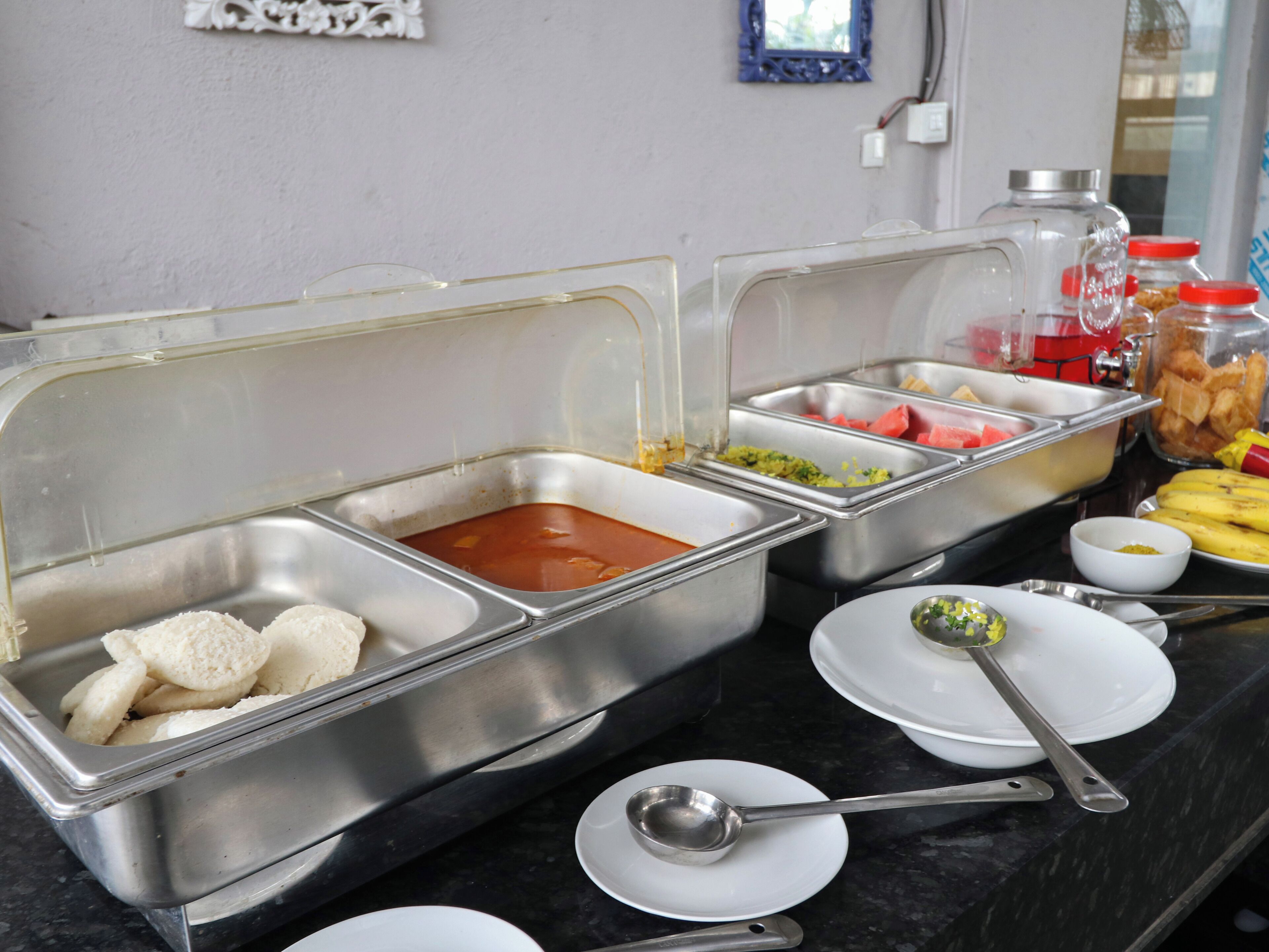 Se ofrece un desayuno típico de la región (250 INR por persona)