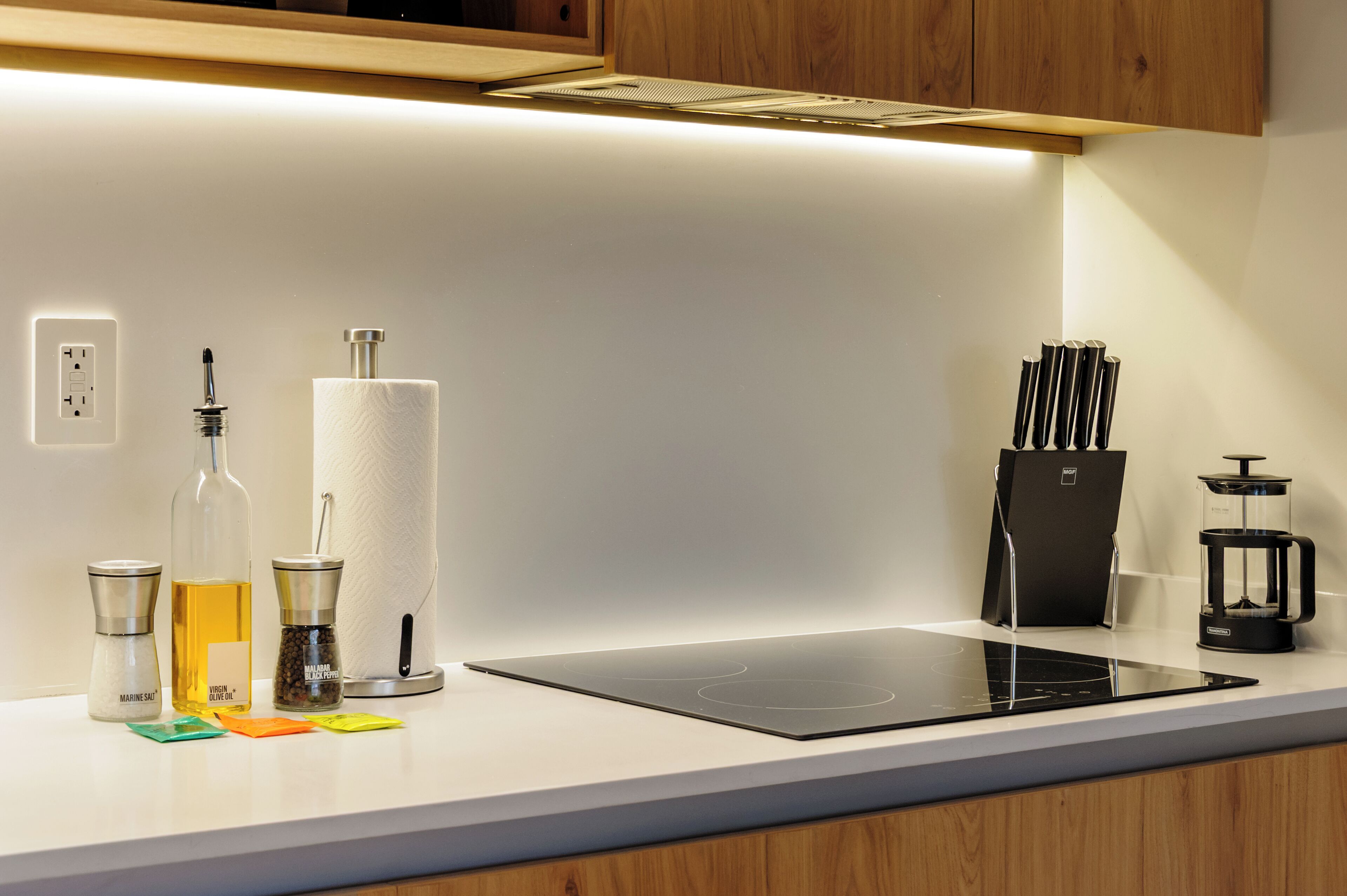 Departamento | Cocina privada | Tetera eléctrica y utensilios de cocina 