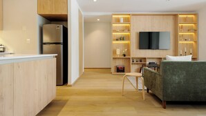 Apartemen | Dapur kecil pribadi | Ketel listrik dan peralatan masak/sendok-piring