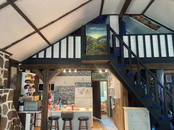 ثلاجة، ميكروويف، فرن، موقد طهي مسطح