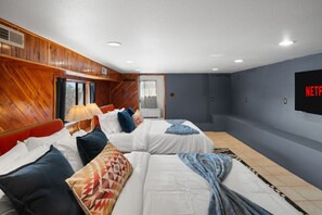 4 camere, una scrivania, ferro/asse da stiro, culla da viaggio