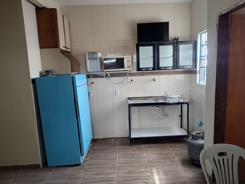 Furnished 2-bedroom apartment 300m from the metro.