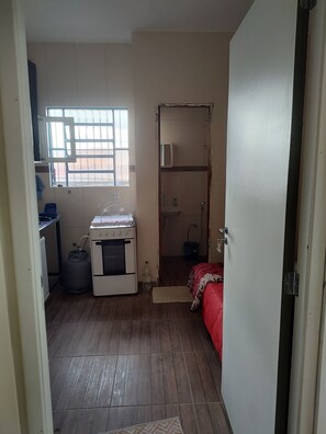 2 quartos, acesso à internet, roupa de cama