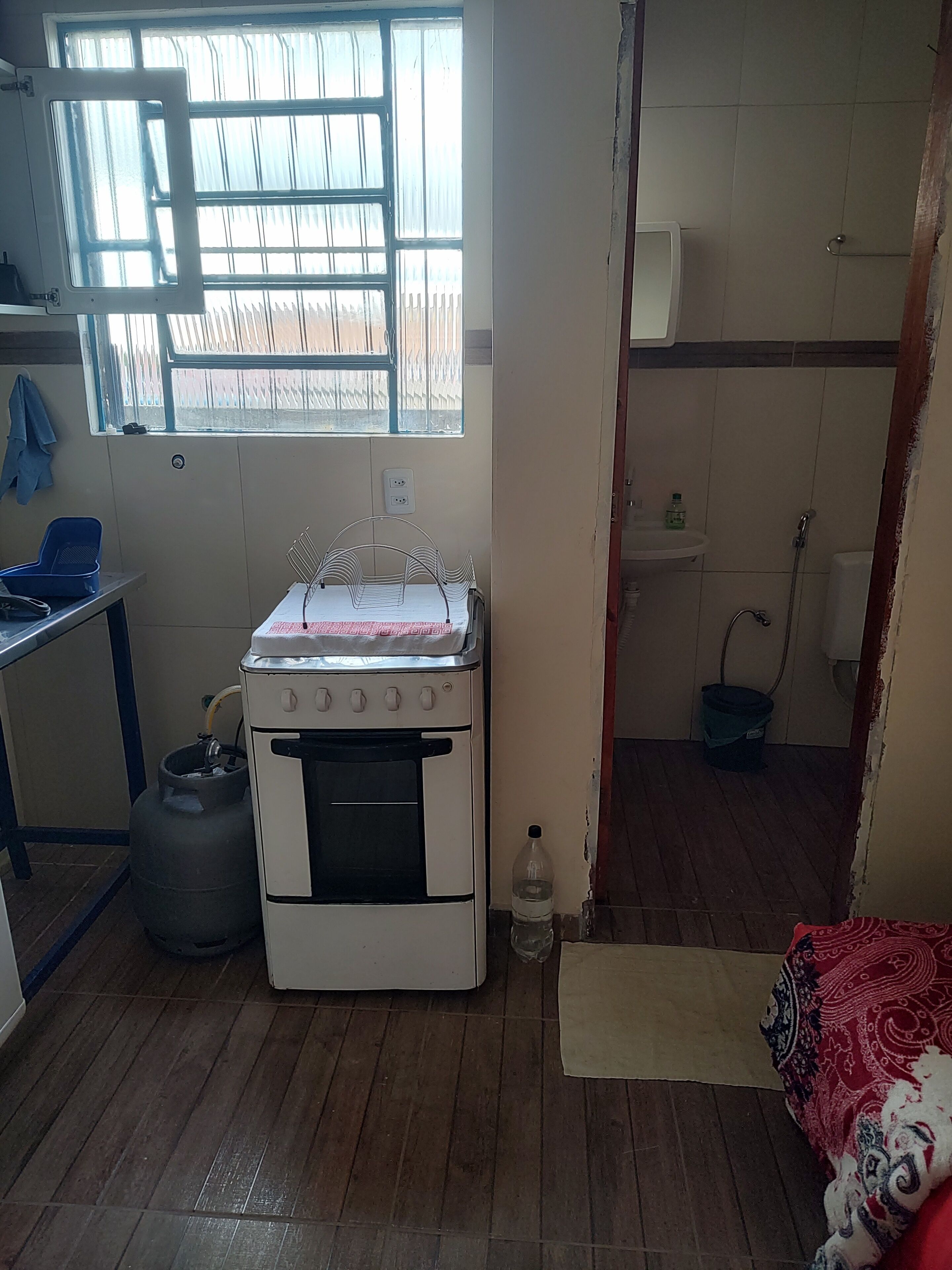 Toalhas de banho, papel higiênico