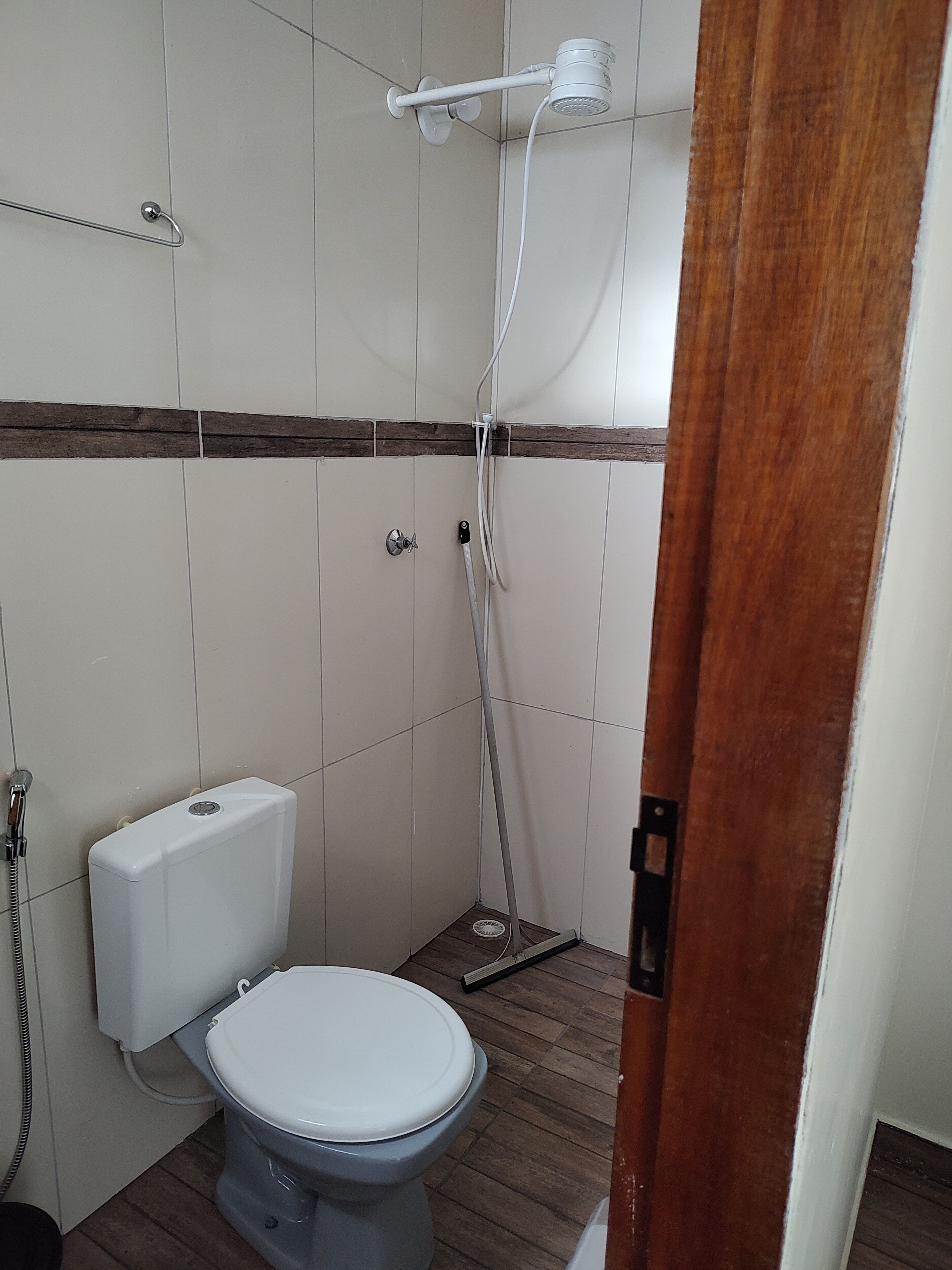 Toalhas de banho, papel higiênico