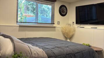 1 bedroom, in-room safe, iron/ironing board, free WiFi