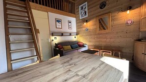 Interior - Bear Hollow D151 (Les Allues)