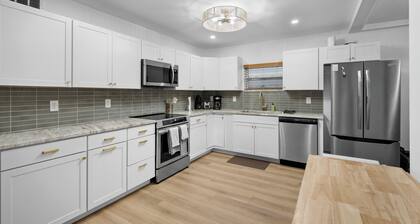 Gorgous 4 Bed 3 Bath just 7 blocks from the ocean. Backyard oasis with 14ft spa