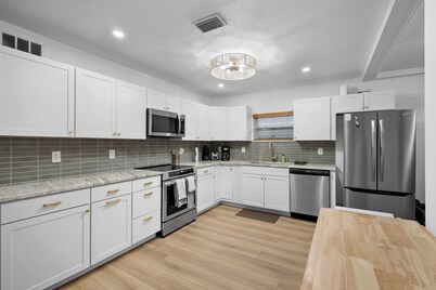 Gorgous 4 Bed 3 Bath just 7 blocks from the ocean. Backyard oasis with 14ft spa