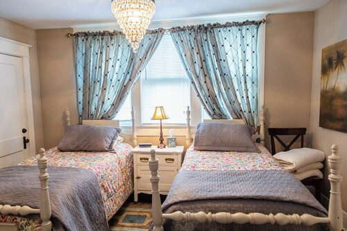 Guest House of Kentucky (2 Singles - 2nd Floor)