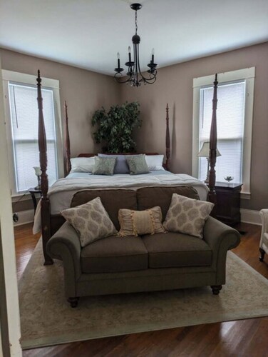 Gate House (King - 1st Floor)