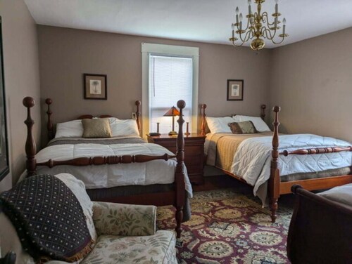 Gate House (2 Doubles + 1 Single - 2nd Floor)