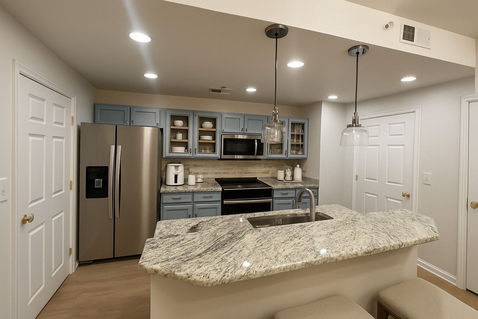 Mikrobølgeovn, ovn, kokeplater og oppvaskmaskin