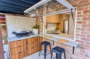 Micro-ondes, four, plaque de cuisson, lave-vaisselle